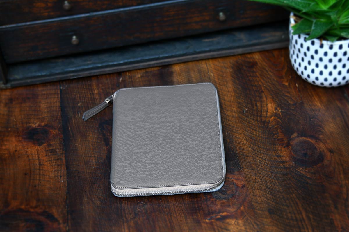 Pebble Calf Leather Medium - Size Padfolio - Pewter Gray - Borlino