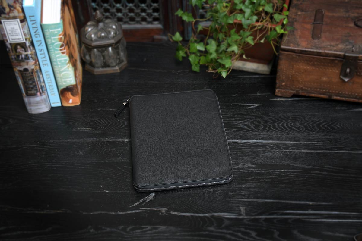Pebble Calf Leather Zippered Padfolio - Onyx Black - Borlino