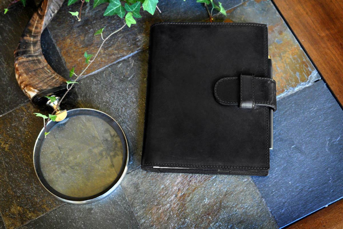 Medium Vachetta Strap Padfolio - Onyx Black - Borlino