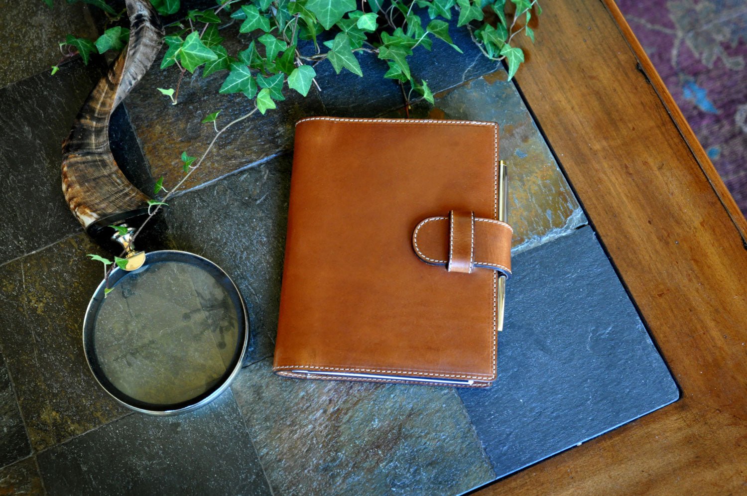 Medium - Size Vachetta Strap Padfolio - Terra - Borlino