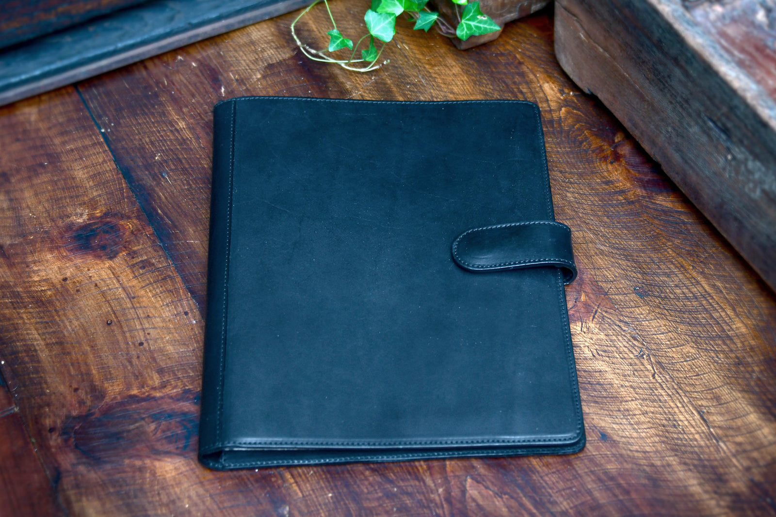 Handmade Leather Magnetic Closure Padfolio - Onyx Black - Borlino