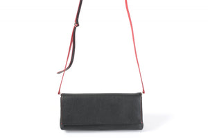 Clutch de cuero italiano hecho a mano - Rimini - Negro ónix - Adornos en rojo lava